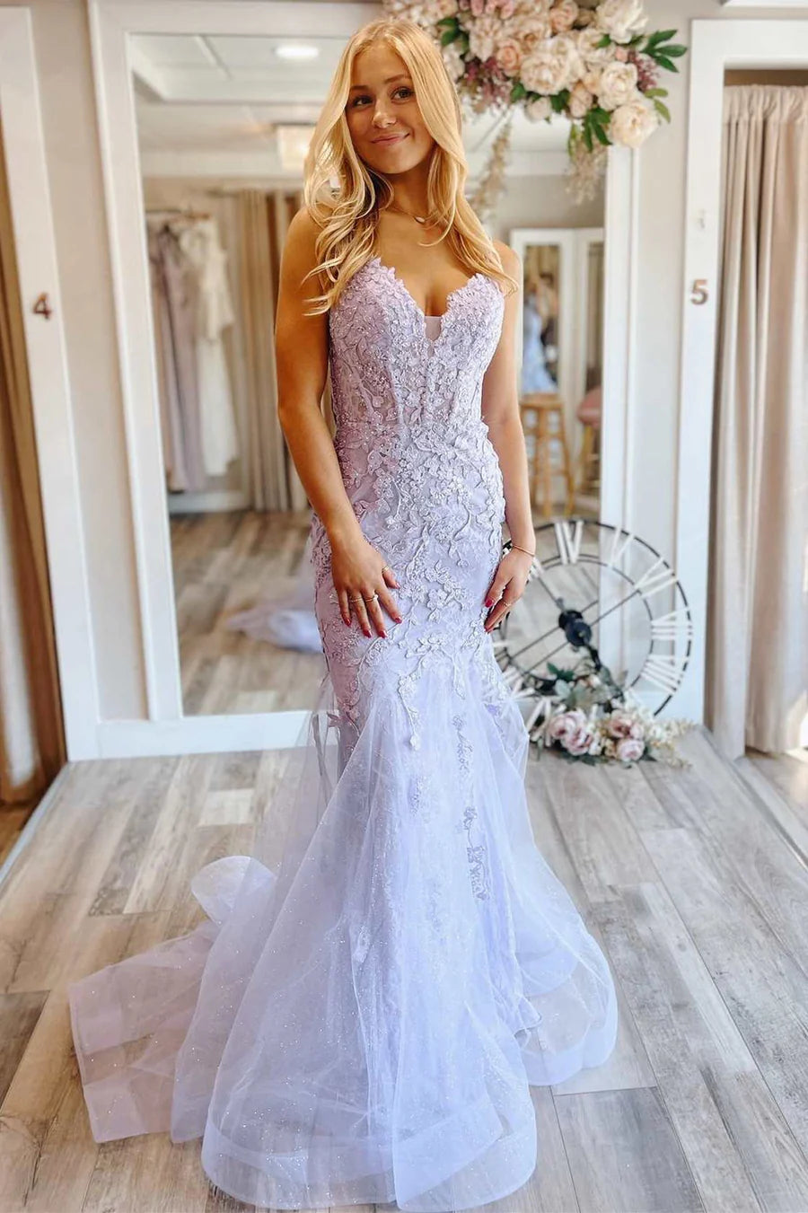 Vestido de fiesta de tul con espalda descubierta y encaje floral